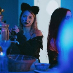 Живая музыка, танцы и лучшие коктейли в столице &mdash; "Люди в синем"